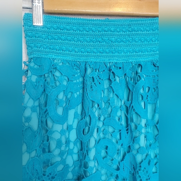 💚5/$25 NWT Turquoise Crochet Lace Overlay Midi Pencil Skirt Size Small | Medium - Picture 3 of 7